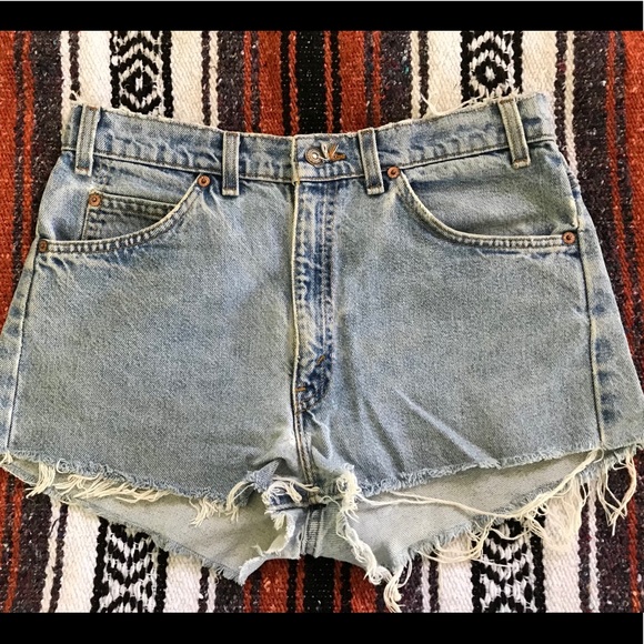 levi's distressed denim shorts